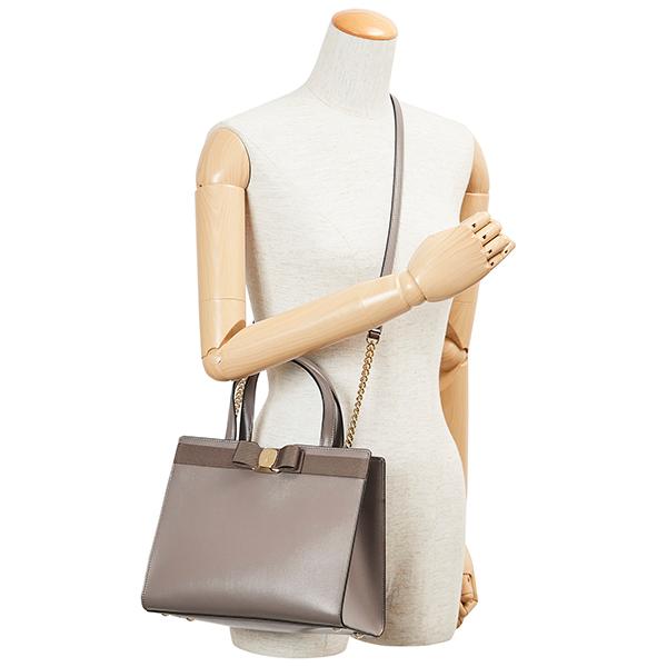 FERRAGAMO フェラガモ トートバッグ ヴァラ ボウ 21I290 741078 FERRAGAMO フェラガモ トートバッグ ヴァラ ボウ 21I290 741078