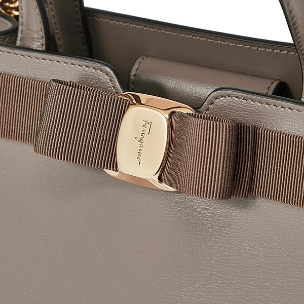 FERRAGAMO フェラガモ トートバッグ ヴァラ ボウ 21I290 741078 FERRAGAMO フェラガモ トートバッグ ヴァラ ボウ 21I290 741078