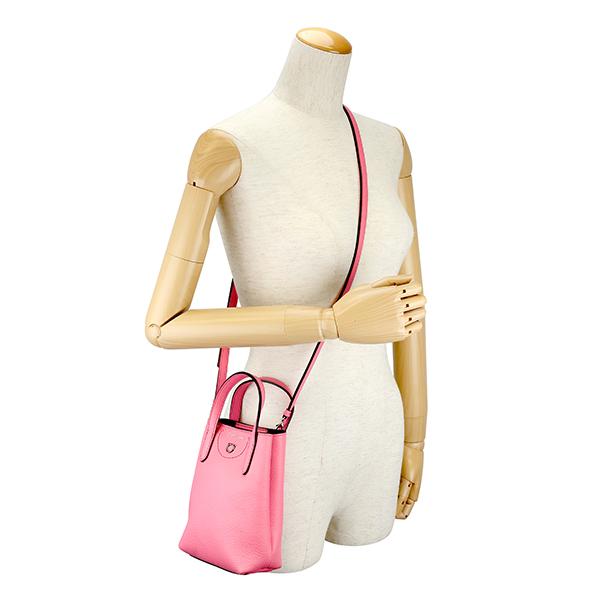 ✨美品✨　フェラガモ　2way ショルダーバッグ　ハンド　ガンチーニ　台形 フェラガモ ショルダーバッグ ダブルガンチーニ 2way