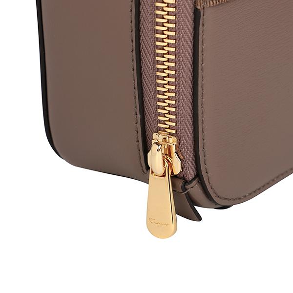 FERRAGAMO（フェラガモ） 並行輸入 ショルダーバッグ ヴァラ ボウ