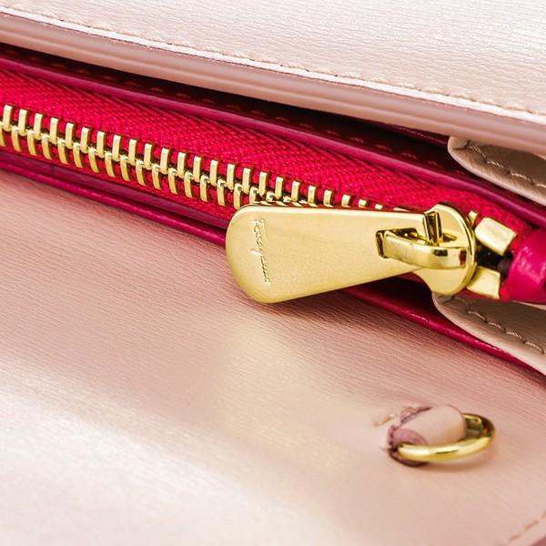 並行輸入 フェラガモ ショルダーバッグ FERRAGAMO ガンチーニ 22D292