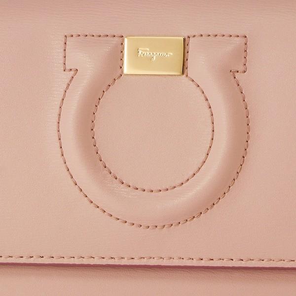 ❣️フェラガモ　ferragamo❣️ ショルダー ガンチーニ　バッグ 並行輸入 フェラガモ ショルダーバッグ FERRAGAMO ガンチーニ 22D292