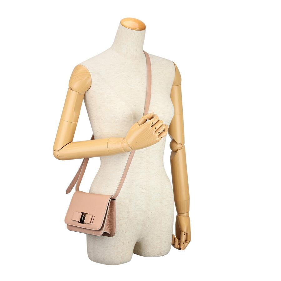 FERRAGAMO 並行輸入 フェラガモ ショルダーバッグ ヴァラ 218374