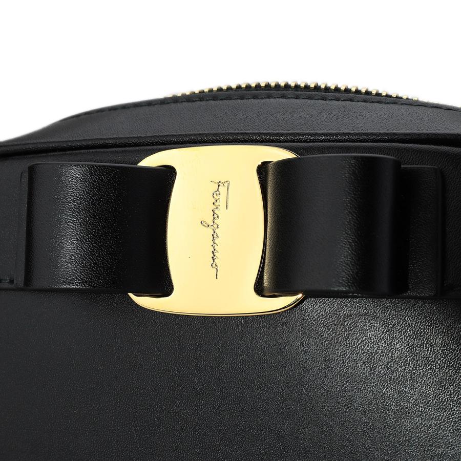 美品☆Ferragamo☆黒色☆VARA☆ショルダーバッグ☆リボン☆ FERRAGAMO 並行輸入 フェラガモ ショルダーバッグ ヴァラ リボン