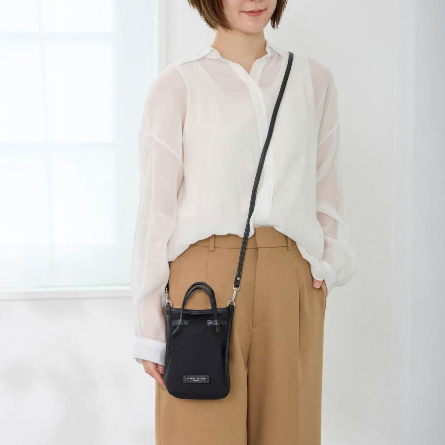 GIANNI CHIARINI ブラックショルダーバッグ　Mサイズ GIANNI CHIARINI（ジャンニ キアリーニ） ショルダーバッグ バッグ