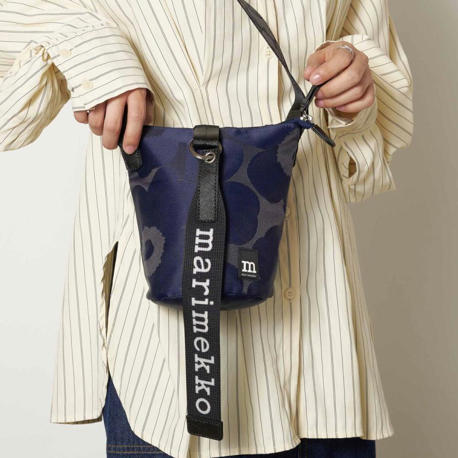 marimekko マリメッコ エッセンシャルバケットウニッコ  ナイロン ダークブルー 092699   ネイビー レディース / 240001195577 marimekko（マリメッコ） ショルダーバッグ ESSENTIAL BUCKET UNIKKO