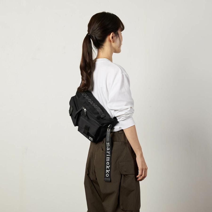 marimekko ブラックカモフラージュボディバッグ~~~ marimekko（マリメッコ） ボディバッグ Sling Bag M Solid スリング