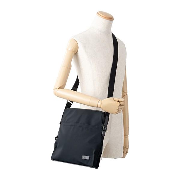 TUMI ブラック レザー ショルダーバッグ TUMI ショルダーバッグ 黒 レザー