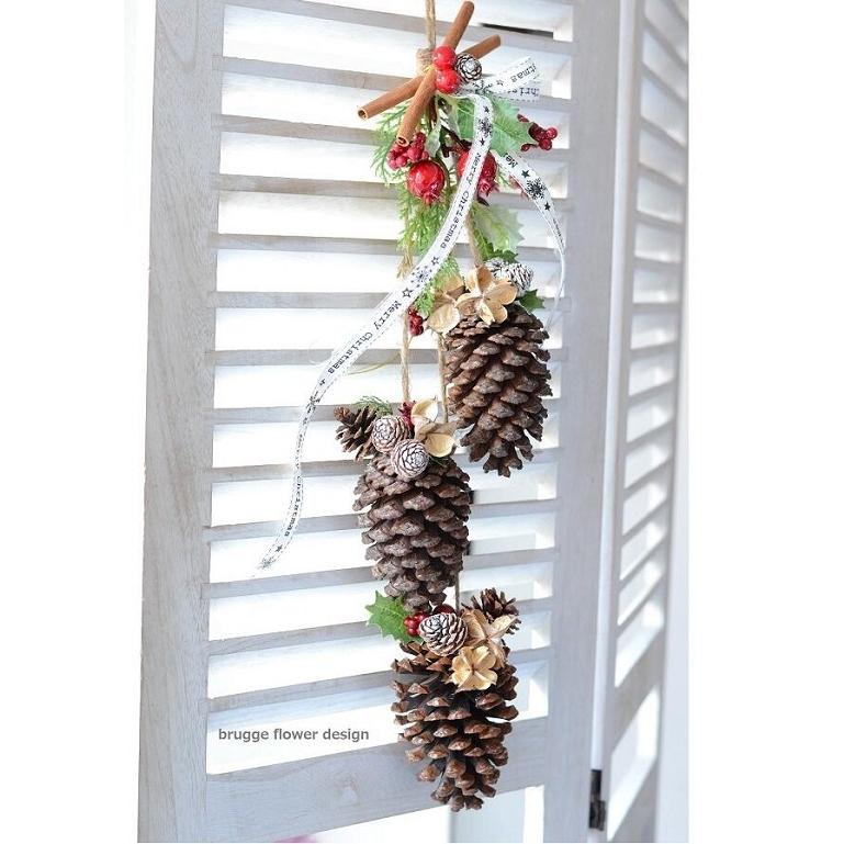 超特大65㎝ クリスマスリース ホワイトポインセチア ベル付き 木製土台