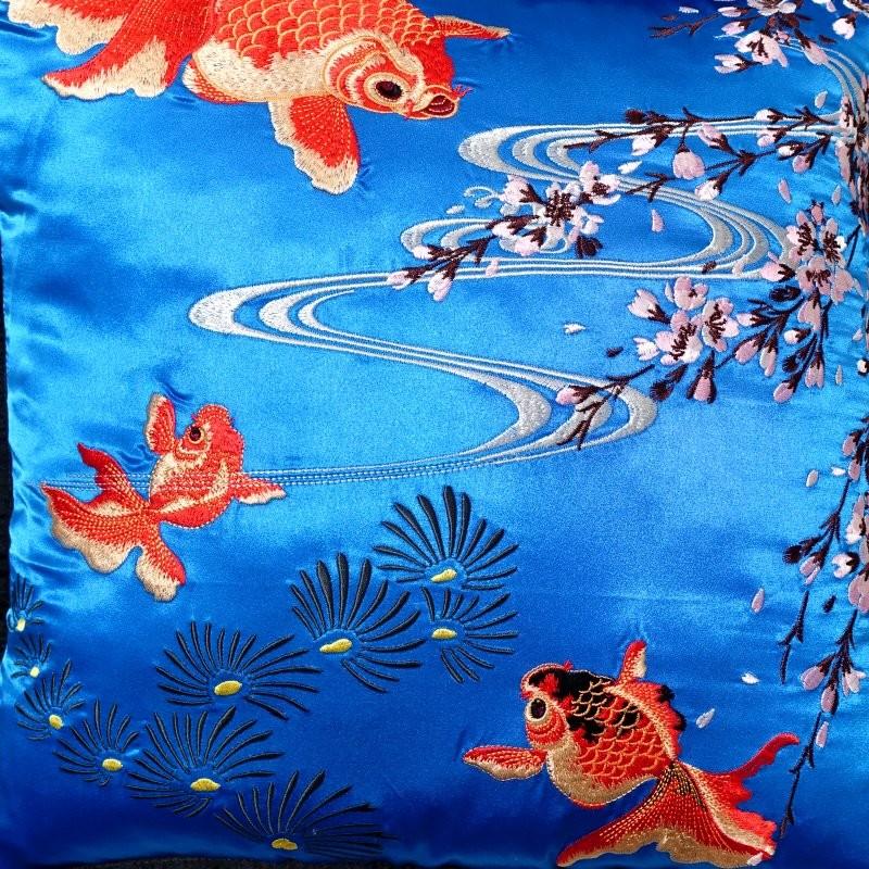 花旅楽団 はなたびがくだんスクリプト 桜と金魚刺繍クッション ESC-003 50cm×50cm 和柄 ギフト プレゼント｜bscrawler｜04