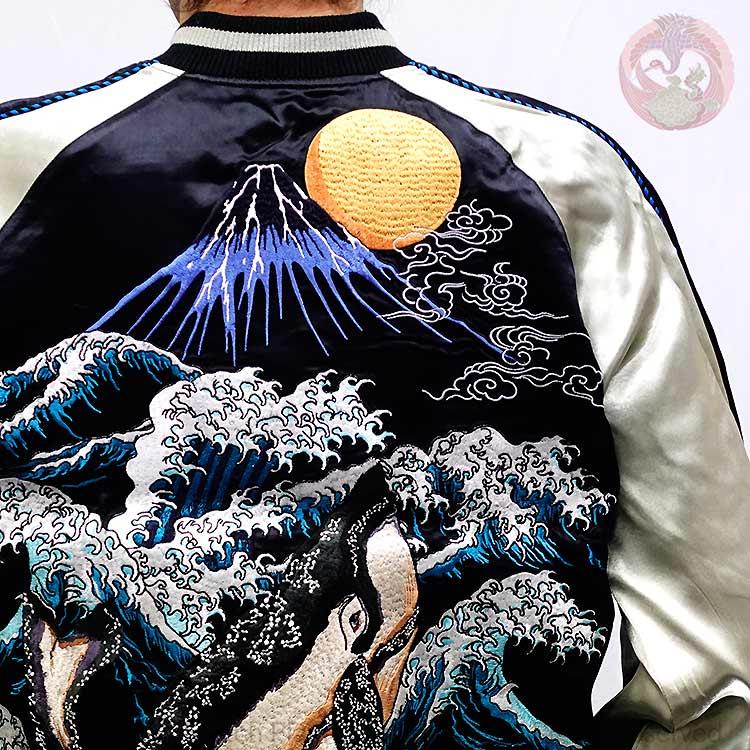 スカジャン 花旅楽団 はなたびがくだん スクリプト 波と鯨 刺繍 スカジャン SKJ-011 和柄 大きいサイズXXLの画像