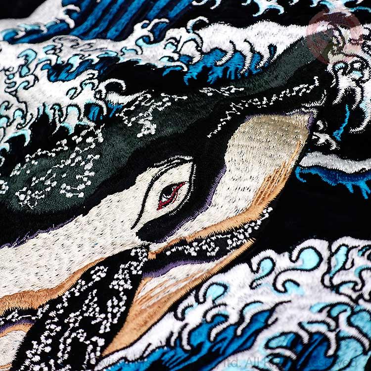 スカジャン 花旅楽団 はなたびがくだん スクリプト 波と鯨 刺繍 スカジャン SKJ-011 和柄 大きいサイズXXLの画像