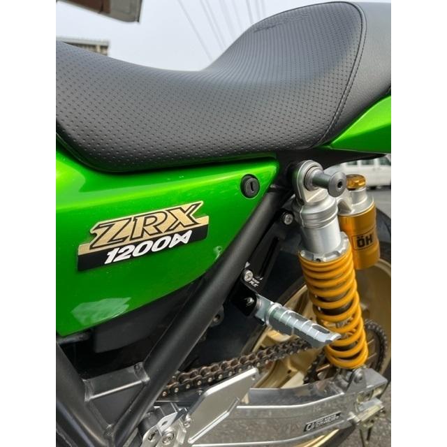ZRX1200 DAEG R 純正タンデムステップ バフ掛け マフラーステー無し カワサキ（Kawasaki） ZRX1200ダエグ タンデムステップホルダー 右