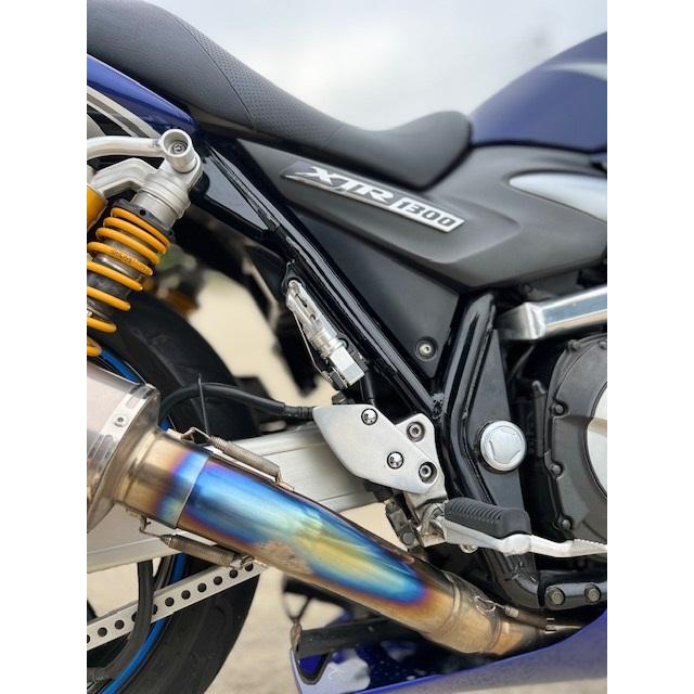 xjr1300 4-1-1タイプ マフラー 後期タンデムステー付き XJR1300 タンデムステップホルダー/シルバーステップ : BSMK工房ストア