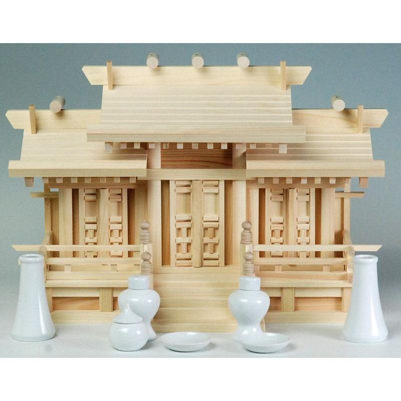 神棚 三社 神具 仕掛ける付 高36 低大屋根唐戸扉三社 小 東濃桧製 国産 小型神棚 金具を使わない 桧 100% 神棚仕掛ける 棚板 巾60浪華節的以上用 冠婚葬祭、宗教用品-神棚