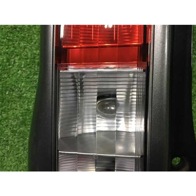 ダイハツ　ムーブ　テールランプ ダイハツ 純正 ムーヴキャンバス 《 LA810S 》 左テールランプ