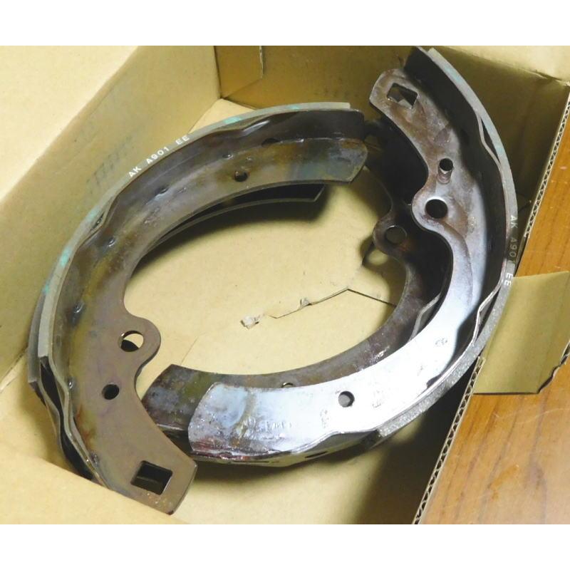 日産純正品 510ブルーバード用リヤ/ブレーキシュー左右SET新品 /ドラム