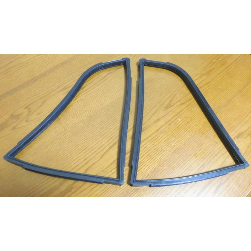 S30Z用新品-クオーター ガラス ウェザー インナー 三角窓 左右 S30Z用新品-クオーター ガラス ウェザー インナー 三角窓 左右