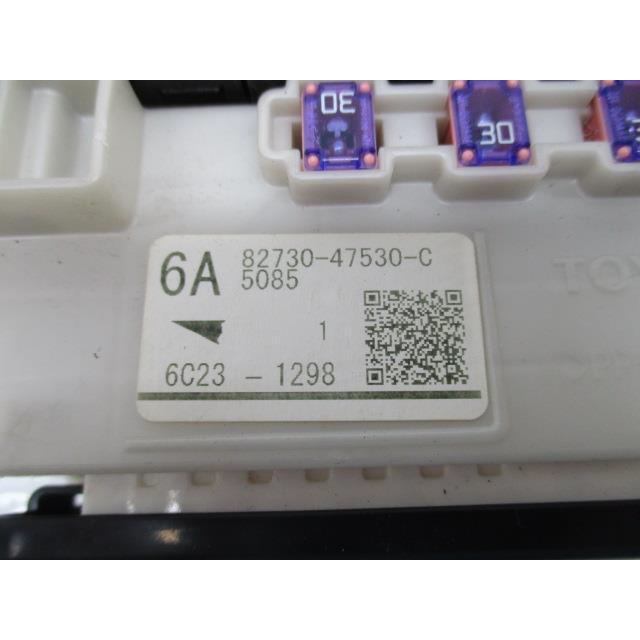 プリウス H28年 DAA - ZVW50 ヒューズ ボックス S デンソー 238000