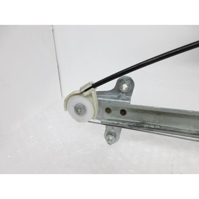 H28 NV100 クリッパー DR17V 右R ドア レギュレーター 82720-4A01F