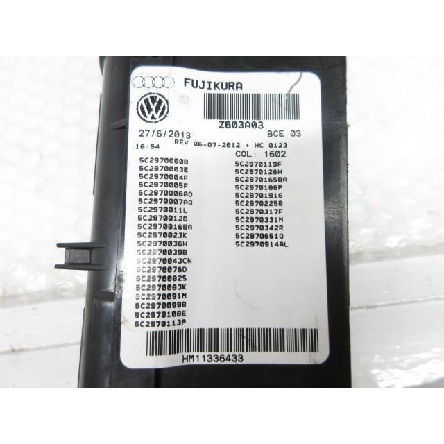 H25 VW ザ・ビートル 16CBZ (7) ヒューズボックス 室内右側  Z603A03 176390 4391｜buhinnyashop｜03