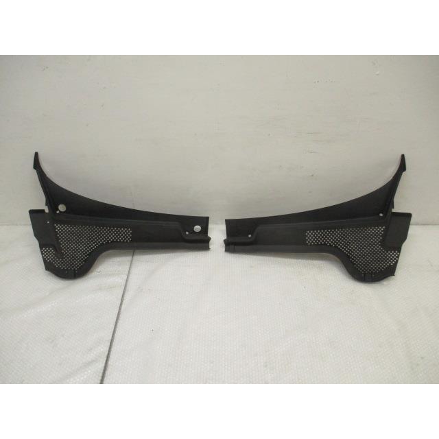 H25 VW ザ・ビートル 16CBZ カウル トップ パネル  5C2819403B 5C2819404B 176434 4391｜buhinnyashop