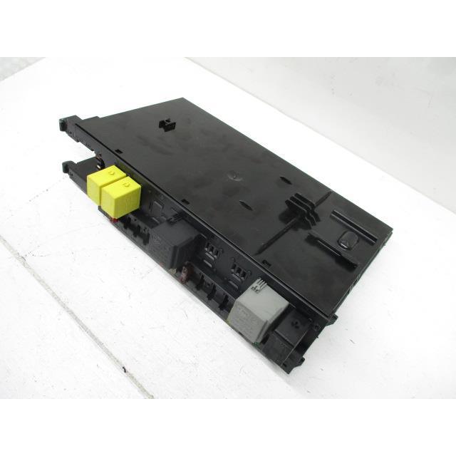 16年 ベンツ C200 W203 GH-203042 (11) ヒューズボックス トランク左側 