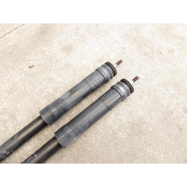 エスクァイア 30年 DAA-ZWR80G 左右後ショックアブソーバー 48531