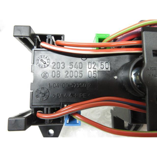 ヒューズ　ソファ本体 16年 ベンツ CLK320 W209 GH-209365 (15) ヒューズボックス 室内右側