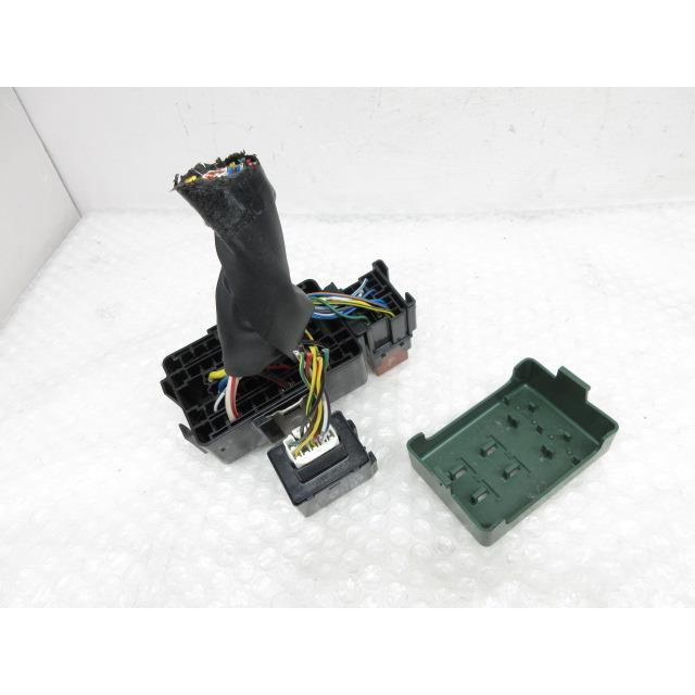 ジムニー 23年 ABA-JB23W (6) ヒューズボックス 室内右側 36717-76J1