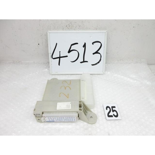 20年 クラウン GRS204 200系 2GR-FSE (25) ヒューズボックス トランク側  82670-30300 185318 4513｜buhinnyashop｜02