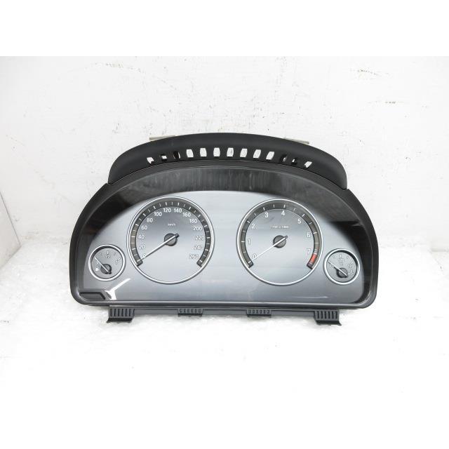 車 BMW 5シリーズ スピードメーター258115 11 2059576-04