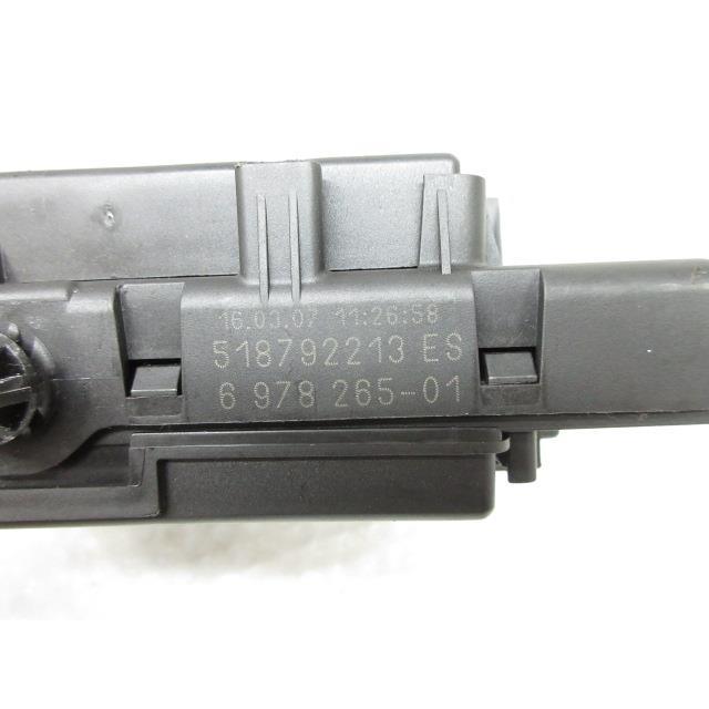 2008年 BMW Z4 ABA-BU25 E85 (10) ヒューズボックス 室内左側