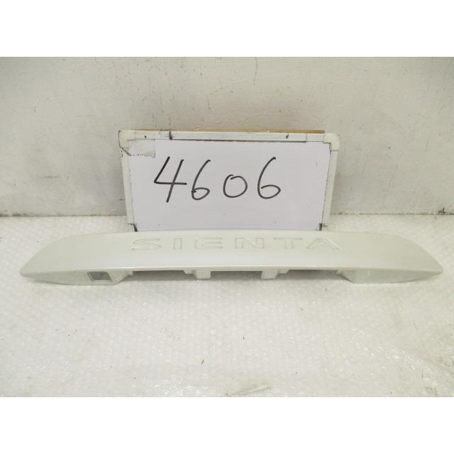 シエンタ(車) H30年 シエンタ DAA-NHP170G バックドアガーニッシュ 070
