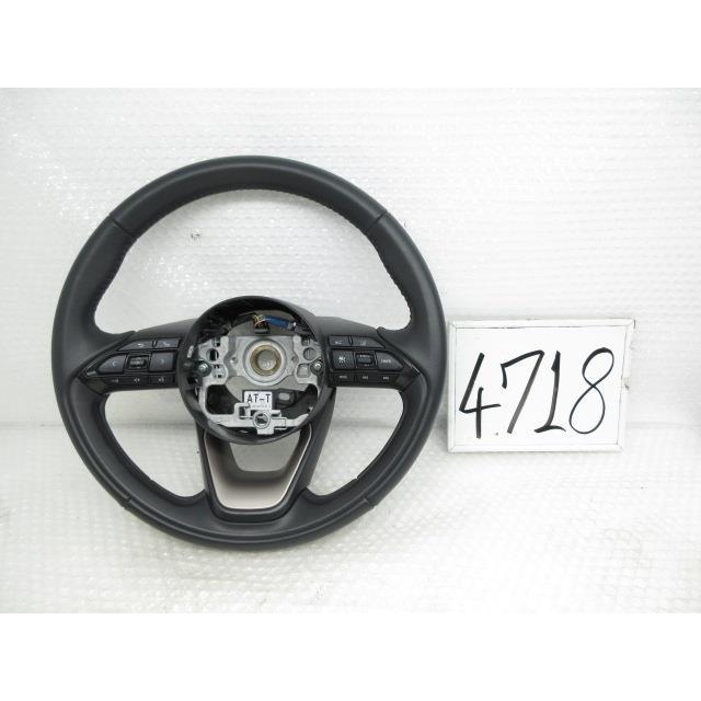 R3年 ヤリス ハイブリッドZ MXPH10 ステアリングホイール