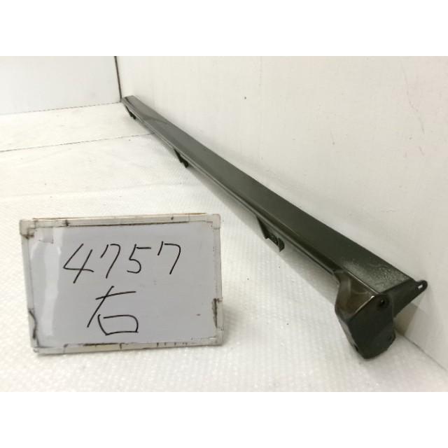 N-BOX R1年 N−BOX カスタムG JF3 純正 右サイドステップ YR634P