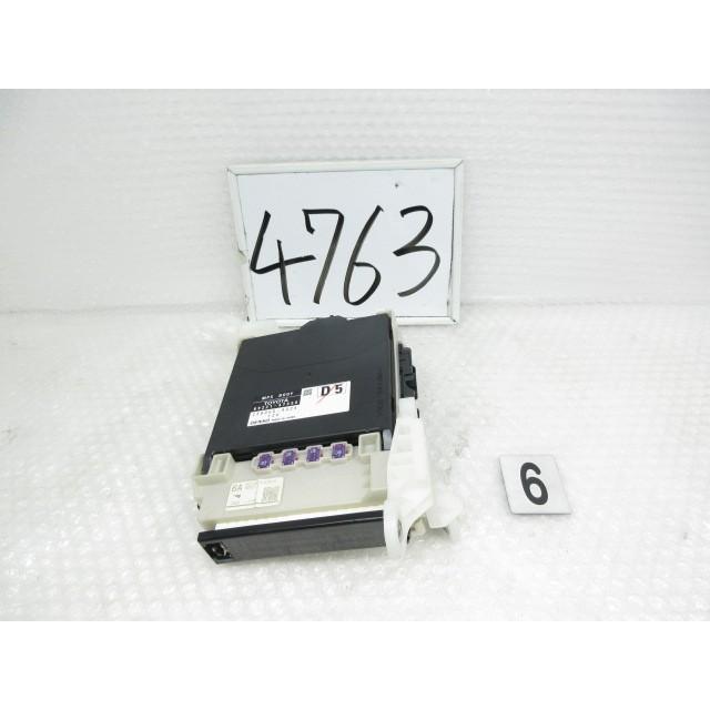 プリウス 29年 DAA-ZVW50 (6) ヒューズボックス 室内左側 238000-4424