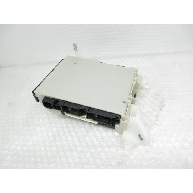 プリウス 29年 DAA-ZVW50 (6) ヒューズボックス 室内左側 238000-4424