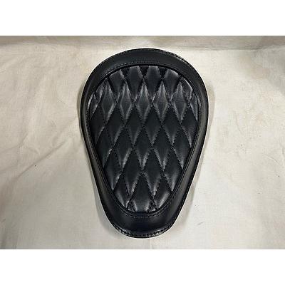 専用ソロシートKIT リジットタイプ(本革サドルシート)ダイヤステッチ ブラック A /SR400/SR500/SR_3