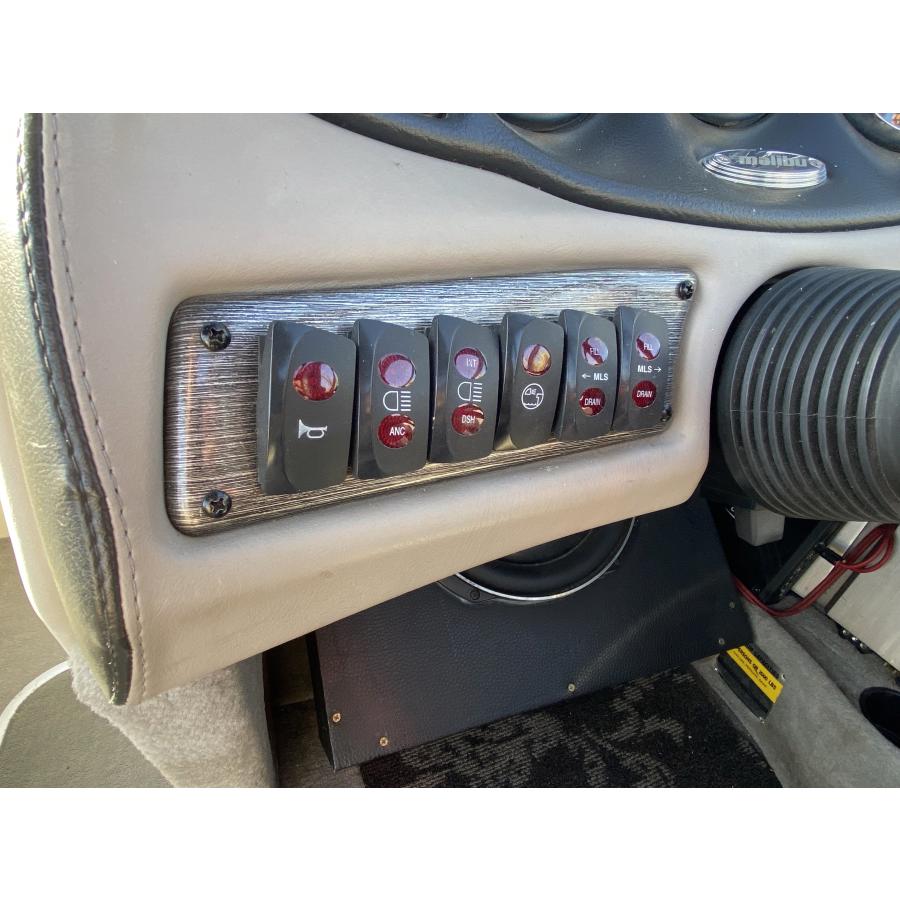 プレジャーボート Malibu 23 XTi 整備済み 波◎ 状態◎ ラウンジシートタイプ Indmarエンジン 340馬力 センターエンジンの画像