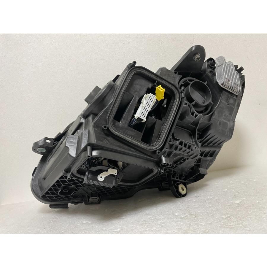 ☆良品☆ ベンツ Cクラス W205 後期 LED ヘッドライト 右 ☆31014