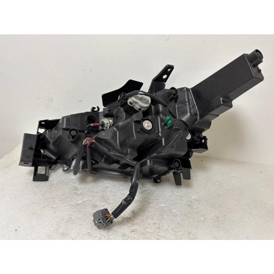 タント DBA-LA600S 右テールランプ R59 81550-B2670 ☆(253143)平成27