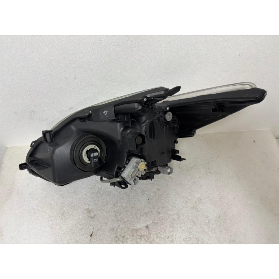 ☆ プリウス 30系 ZVW30 47-49 刻印サ 後期 LED ヘッドライト 右 ☆51028 |  | 01