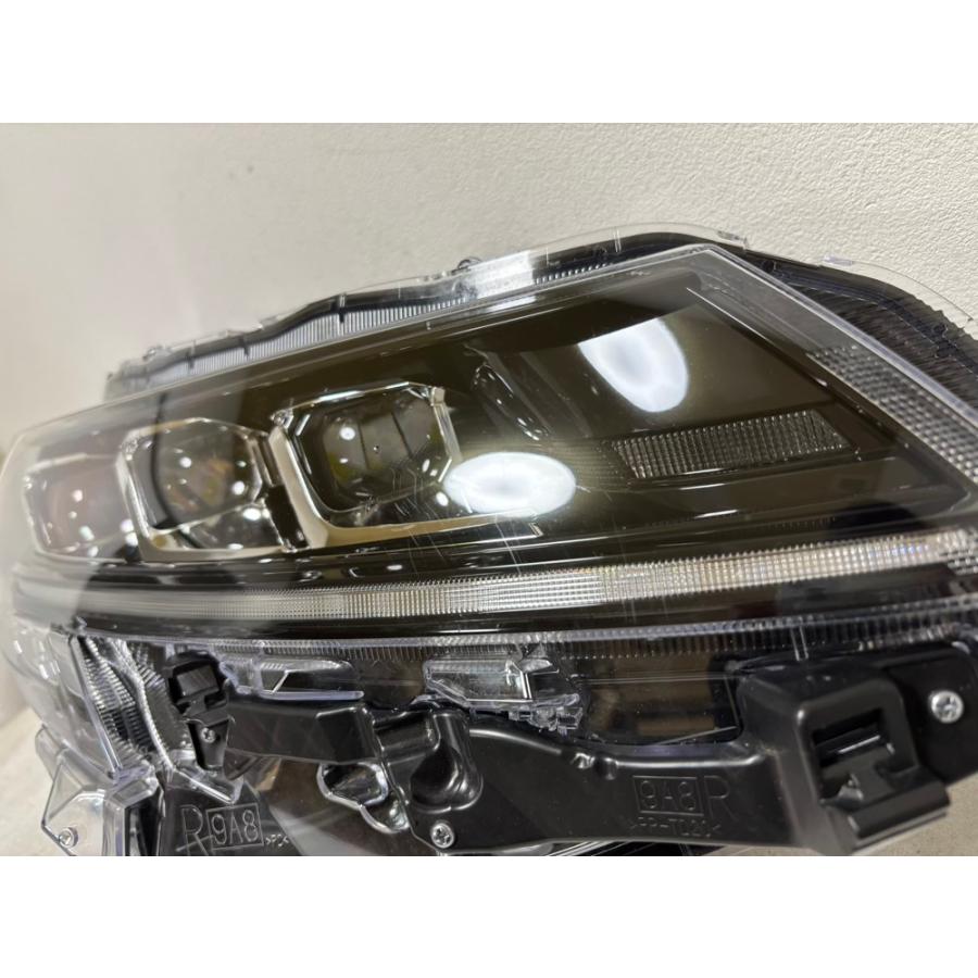 ☆良品☆ ノア S 90系 MZRA90W ZWR90W 3眼 ND V1-2 LED ヘッドライト 右 ☆51231 |  | 04