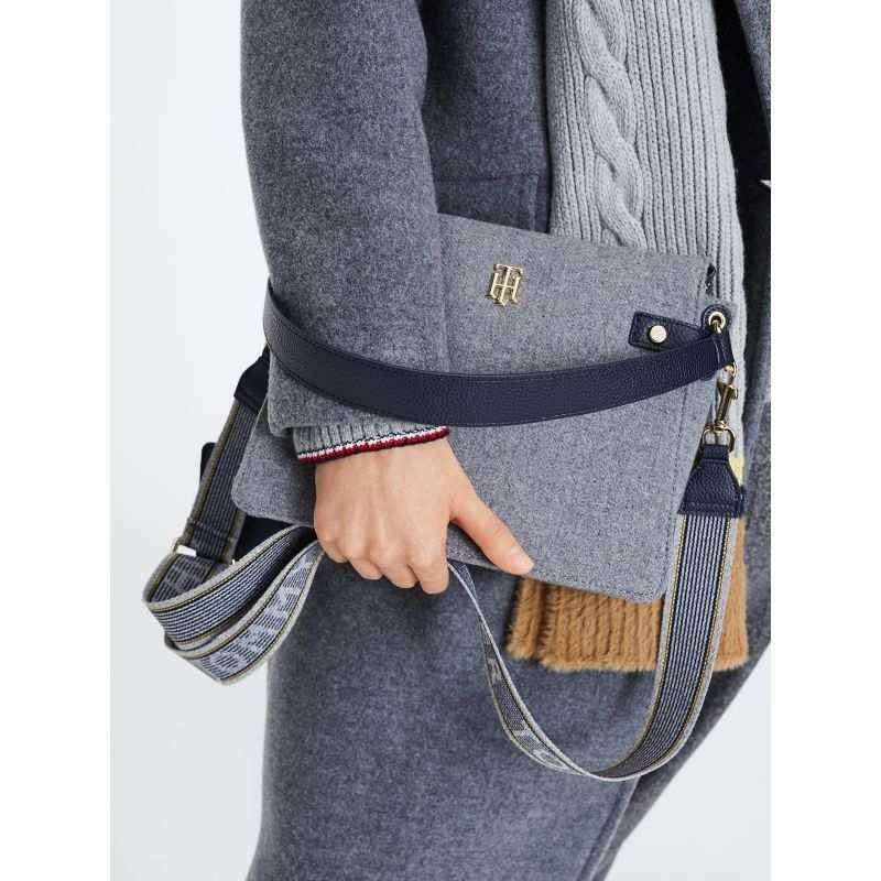 トミーヒルフィガークロスボディ ショルダーバッグ レディース 小物入れ 斜め掛け 鞄 カバン 新作 TOMMY 