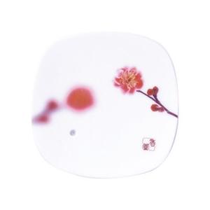 うららかな陽射しの中で咲き誇る梅を描いた香皿です。夢の夢　薄紅香皿(うすくれない)｜bungu-mori