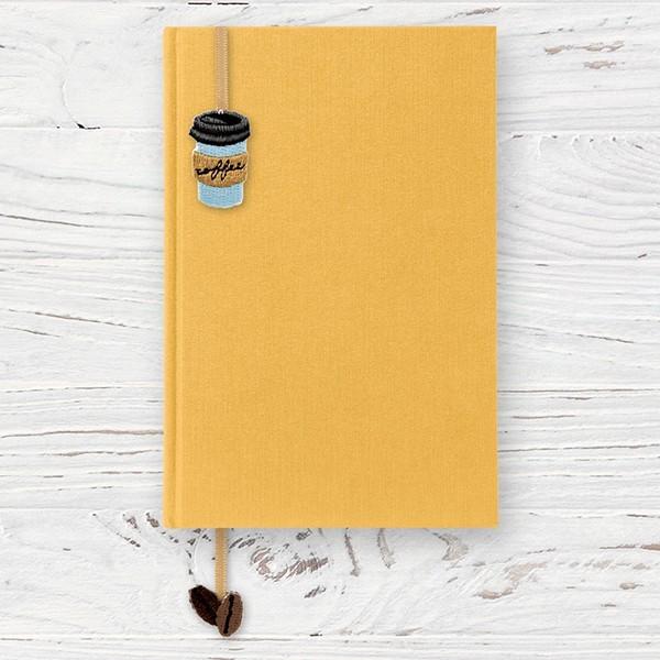 ミドリ しおりシール 刺繍 コーヒー柄 手帳やノートの表紙に貼ることで しおり付きにカスタマイズできるシール 文具の森ヤフー店 通販 Yahoo ショッピング