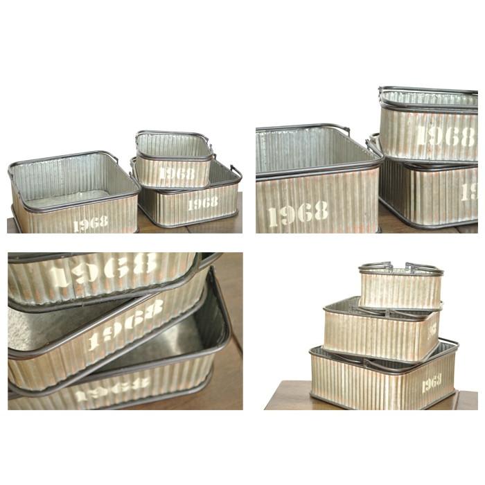 ブリキアンティーク収納　インテリア こんにちは！ 雑貨屋フランです☺︎ 本日はアンティーク風の装飾