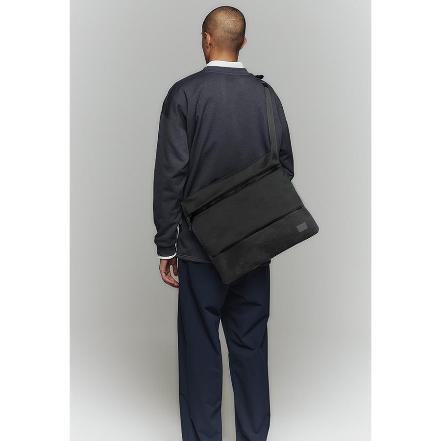 UNTRACK アントラック サコッシュ Mサイズ A4 PC収納 OUTDOOR/CE 