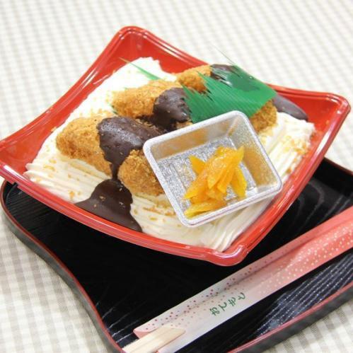 本物そっくりスイーツ 上州名物ソースかつ丼のケーキ Machinokumasan05 物産展グルメ 通販 Yahoo ショッピング